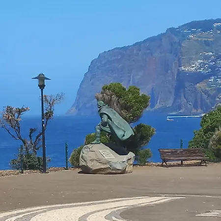 Monumental Sur Φουνκάλ